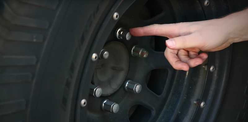 Illustration for article titled How To Remove A Locking Lug Nut Without The Key
